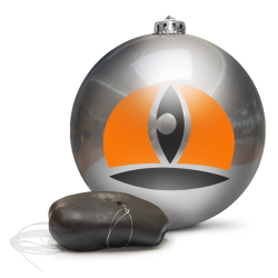 Spiegelnder Schwimmball gegen Reiher 